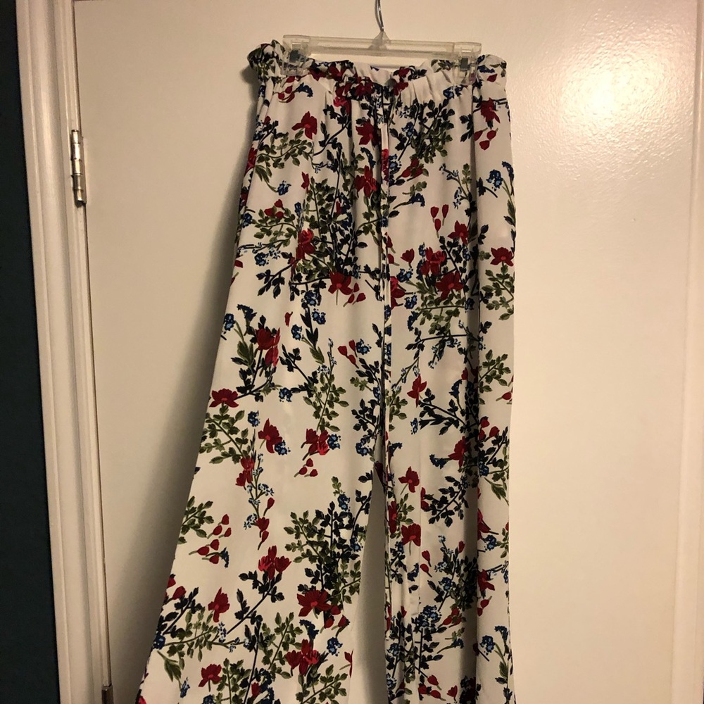 Super cute floral trousers